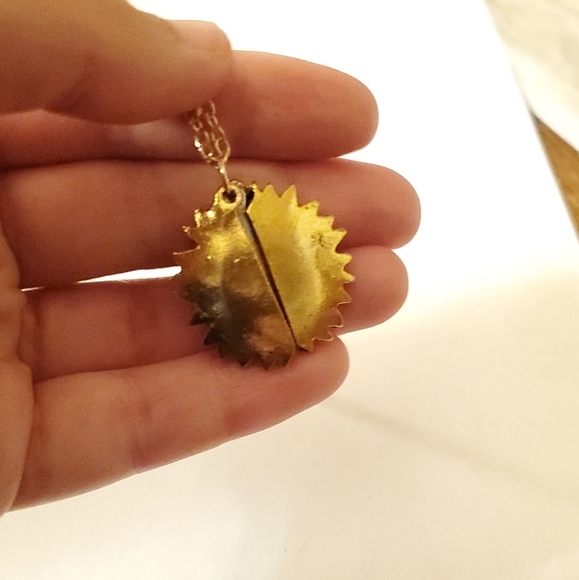 New Gold 'You Are My Sunshine' Flower Necklace - Picture 10 of 11